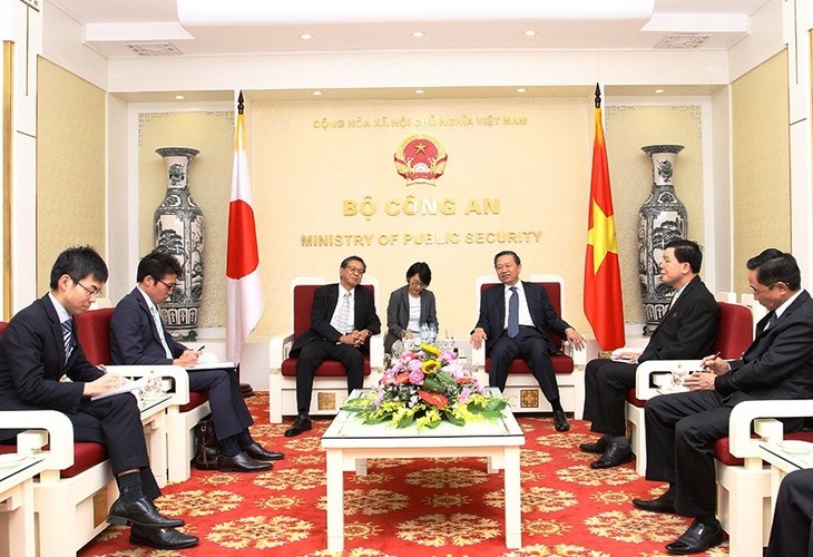 Minister für öffentliche Sicherheit To Lam trifft Japans Botschafter in Vietnam - ảnh 1